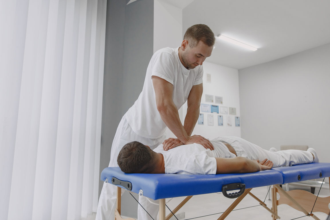 Treatment with Chiropractic therapy